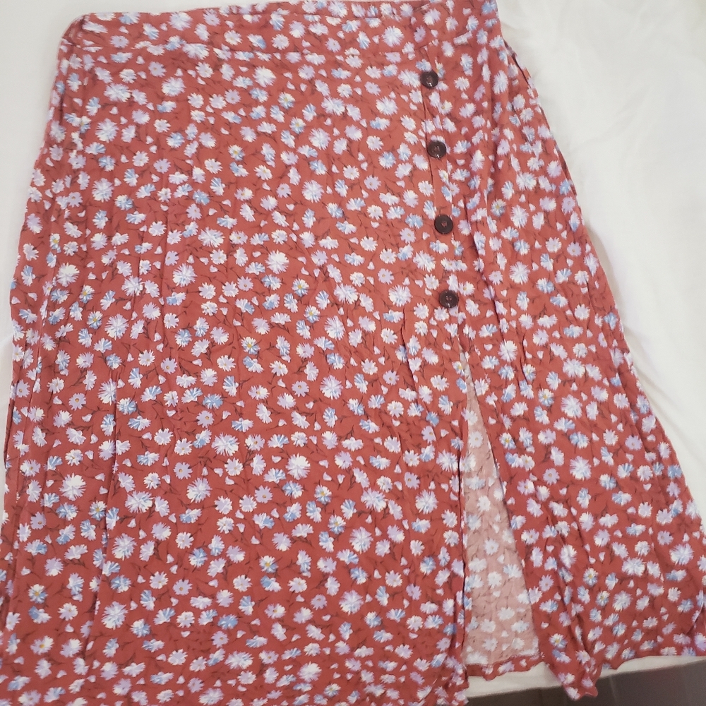 💕💕💕 5 for $20 Mid length floral slit skirt button sexy stretchy L feminine